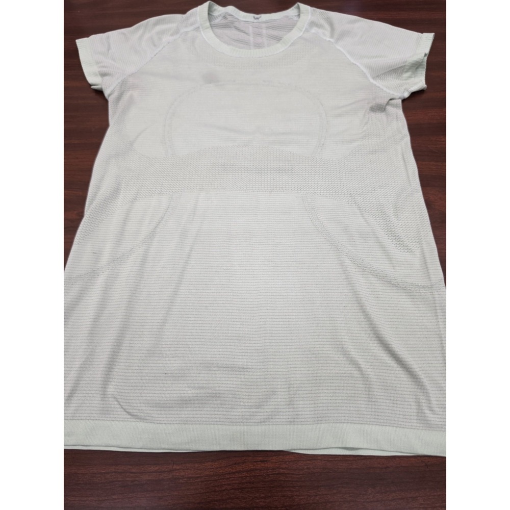 Lululemon Womens Size 10 Seamless Knit Short Sleeve Athletic Training Top Green